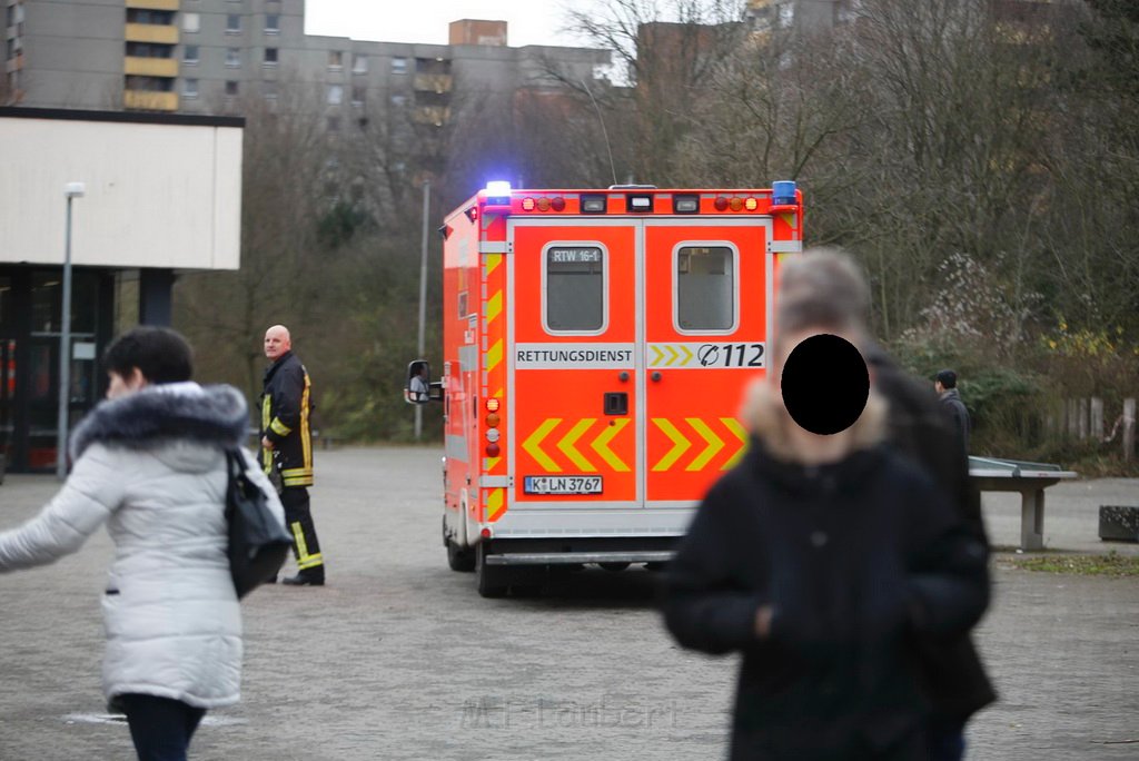 Reizgas gesprueht Schule Koeln Chorweiler Merienstr P57.JPG